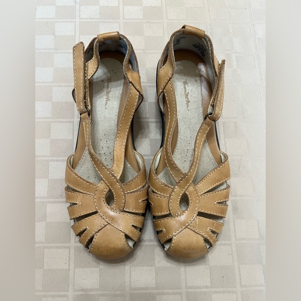 Thom McAn Women's Tan 2” Wedge Sandal Shoes Size 6 Deborah Adjustable‎